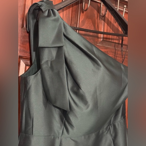 Alfred Sung Evergreen One-Shoulder Bow A-Line Gown Size 18 $279 D875 - Picture 6 of 12